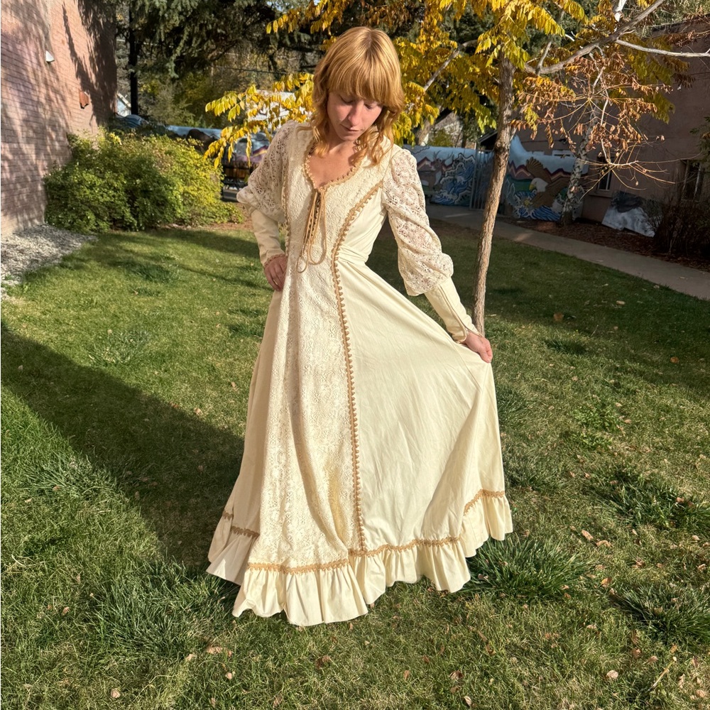 1960s Gunne Sax Ivory Lace Renaissance Prairie Maxi Dress Size 6 - Picture 2 of 13